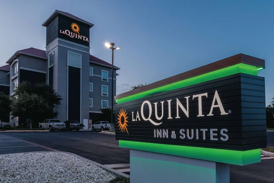 La Quinta Inn & Suites by Wyndham San Antonio Northwest hotel detail image 2