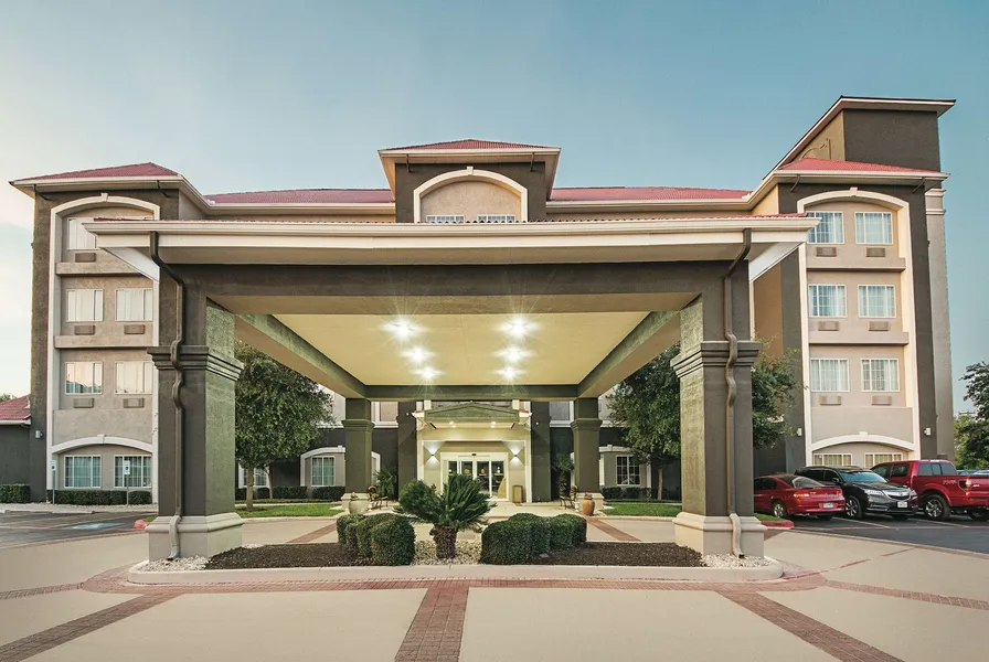 La Quinta Inn & Suites by Wyndham San Antonio Northwest hotel detail image 6