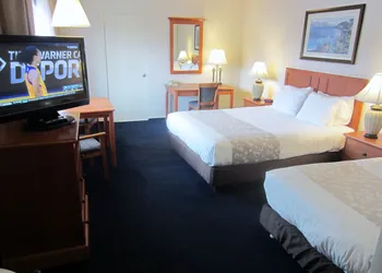 Newport Channel Inn - Near Huntington State Beach hotel thumbnail 6