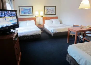 Newport Channel Inn - Near Huntington State Beach hotel thumbnail 7