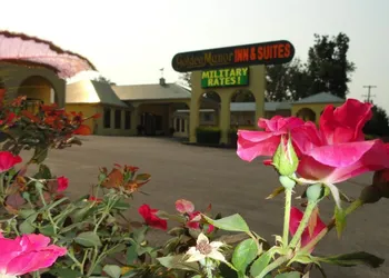 Golden Manor Inn & Suites hotel thumbnail 4