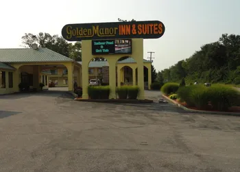 Golden Manor Inn & Suites hotel thumbnail 6