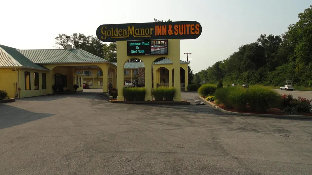Golden Manor Inn & Suites hotel detail image 6
