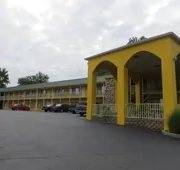 Golden Manor Inn & Suites hotel detail image 7