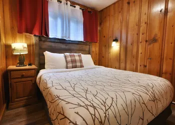Inn on Fall River & Fall River Cabins hotel thumbnail 7