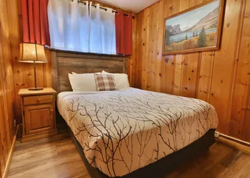 Inn on Fall River & Fall River Cabins hotel thumbnail 8
