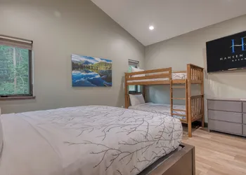 Inn on Fall River & Fall River Cabins hotel thumbnail 6