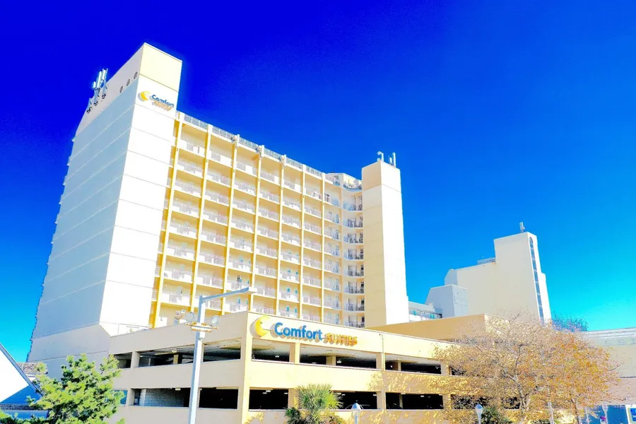 Comfort Suites Beachfront hotel detail image 2