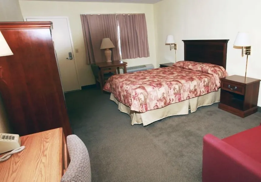 Home-Towne Lodge hotel detail image 6