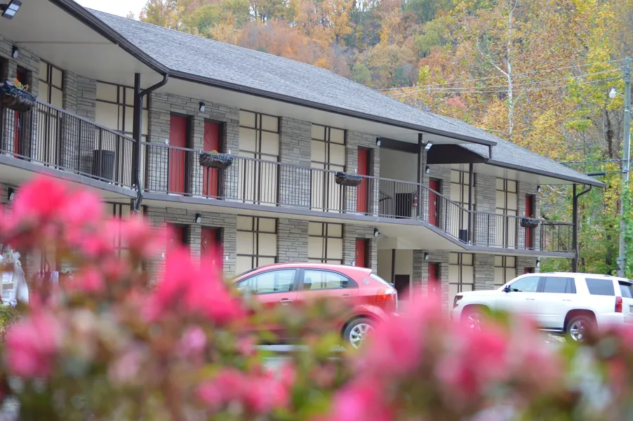 Econo Lodge Inn & Suites On The River hotel detail image 6