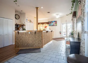 Island Sun Inn & Suites - Historic Venice & Beach Getaway hotel thumbnail 2