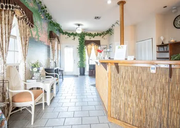 Island Sun Inn & Suites - Historic Venice & Beach Getaway hotel thumbnail 3