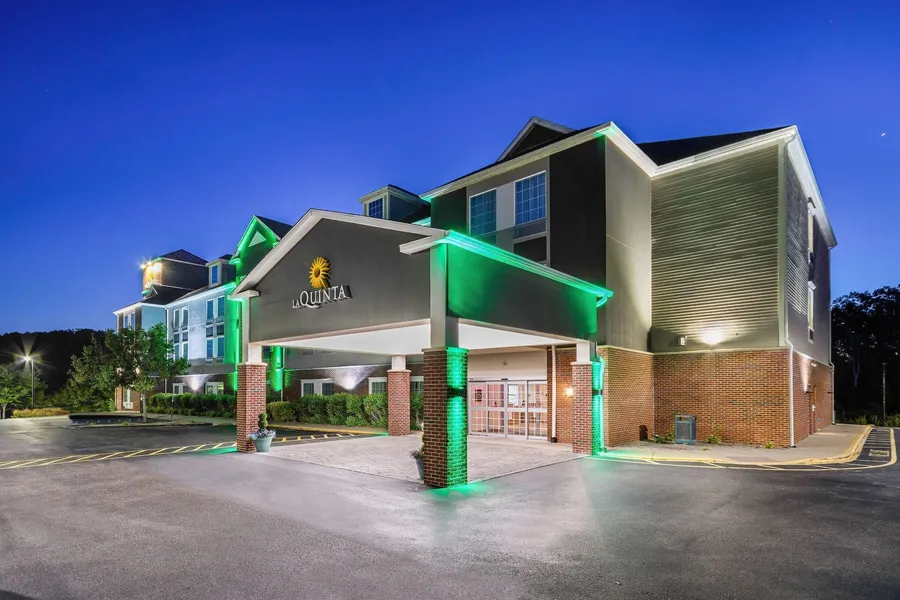 La Quinta Inn & Suites by Wyndham Stonington-Mystic Area hotel detail image 2