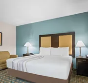 La Quinta Inn & Suites by Wyndham Stonington-Mystic Area hotel detail image 5