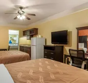 Quality Inn & Suites at The Outlets Mercedes/Weslaco hotel detail image 4