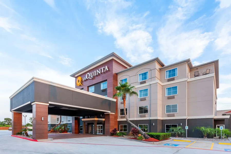 La Quinta Inn & Suites by Wyndham Houston Channelview hotel detail image 2