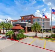 La Quinta Inn & Suites by Wyndham Houston Channelview hotel detail image 5