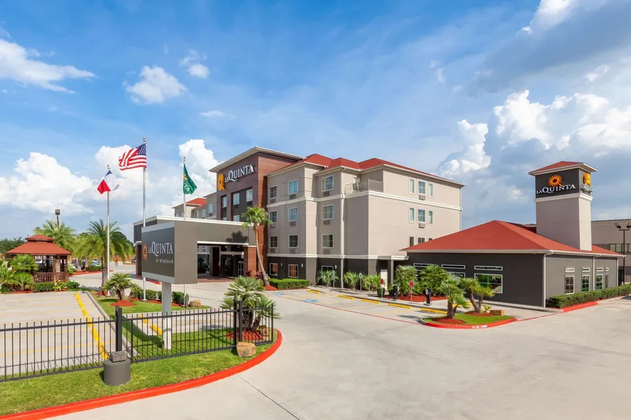 La Quinta Inn & Suites by Wyndham Houston Channelview hotel detail image 6