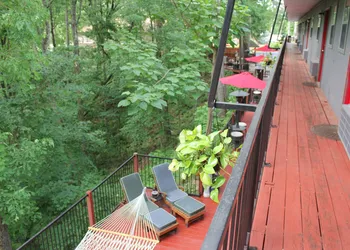 Brydan Suites hotel thumbnail 8