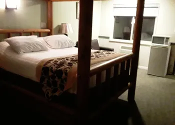 Sage Motel hotel thumbnail 5
