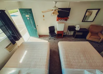 Norfolk Motel hotel thumbnail 5