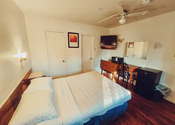 Norfolk Motel hotel thumbnail 6