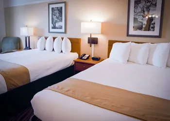Pines Inn & Suites hotel thumbnail 4