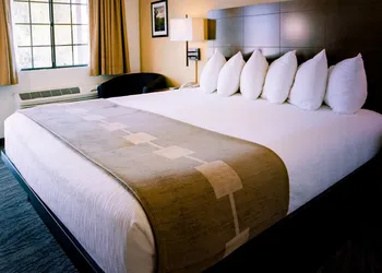 Pines Inn & Suites hotel thumbnail 6