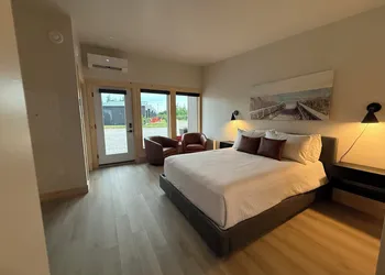 Royalty Maples Motel & Cottages hotel thumbnail 6