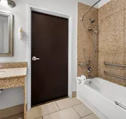 Comfort Inn & Suites Augusta West Near Fort Gordon hotel detail image 7