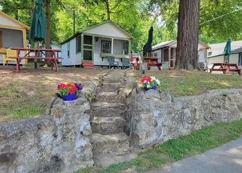 Weirs Beach Motel and Cottages hotel thumbnail 4