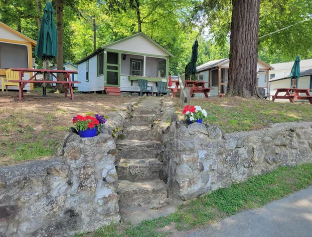 Weirs Beach Motel and Cottages hotel detail image 3