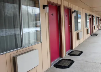 Caboose Motel hotel thumbnail 5