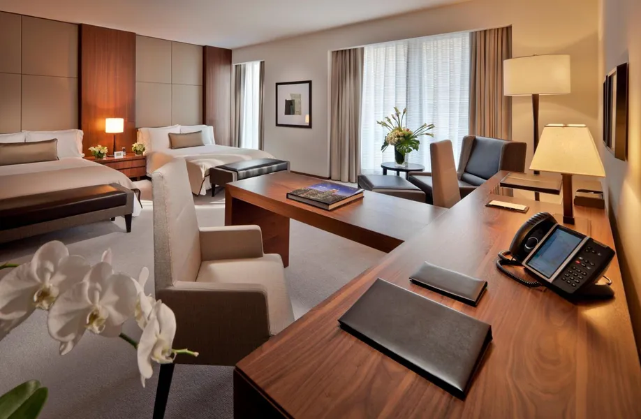 The Langham, New York, Fifth Avenue hotel detail image 6