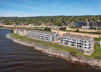Beacon Pointe on Lake Superior hotel thumbnail 3