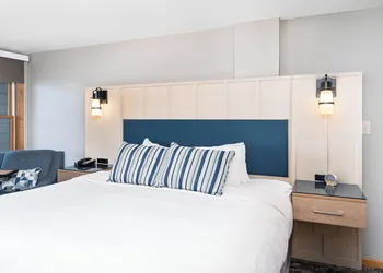 Beacon Pointe on Lake Superior hotel thumbnail 6