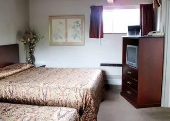 Hudson Manor Inn hotel thumbnail 2