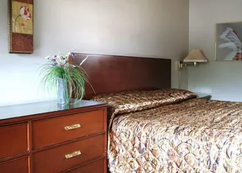 Hudson Manor Inn hotel thumbnail 3