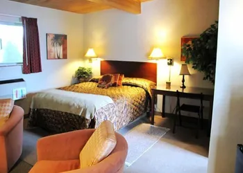 Hudson Manor Inn hotel thumbnail 6