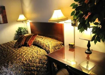 Hudson Manor Inn hotel thumbnail 8