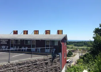 Hillside Motel hotel thumbnail 5