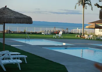 Hotel La Roche Pleureuse hotel thumbnail 2