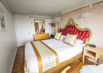 Hotel La Roche Pleureuse hotel thumbnail 7