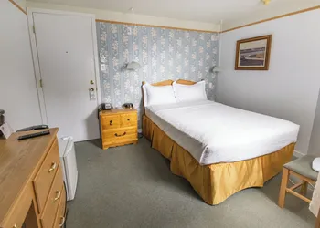 Hotel La Roche Pleureuse hotel thumbnail 8