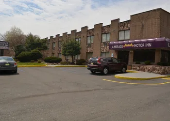 Travelodge by Wyndham Avenel Woodbridge hotel thumbnail 2