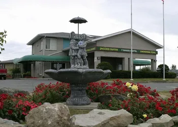 Seven Oakes Motel hotel thumbnail 3