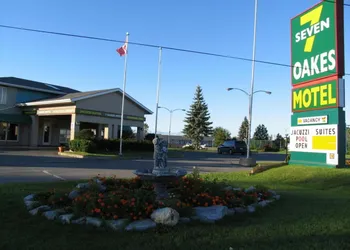 Seven Oakes Motel hotel thumbnail 4