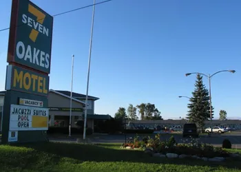 Seven Oakes Motel hotel thumbnail 5
