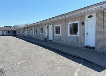 Seven Oakes Motel hotel thumbnail 6