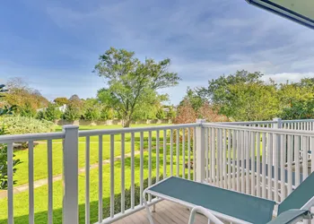 East Hampton House Resort hotel thumbnail 4